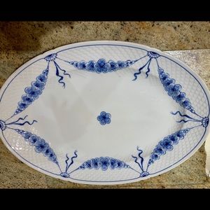 1/11

 VINTAGE BING & GRONDAHL LARGE 18” PLATTER.
